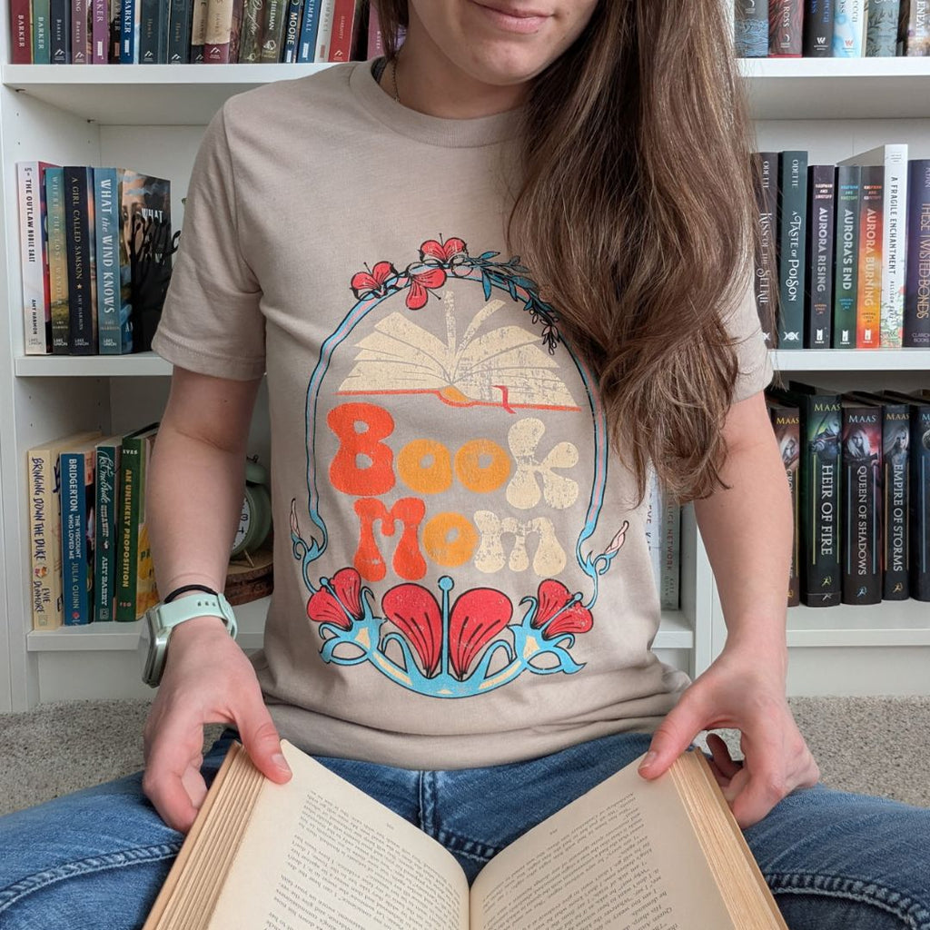 Book Mom Unisex Tee